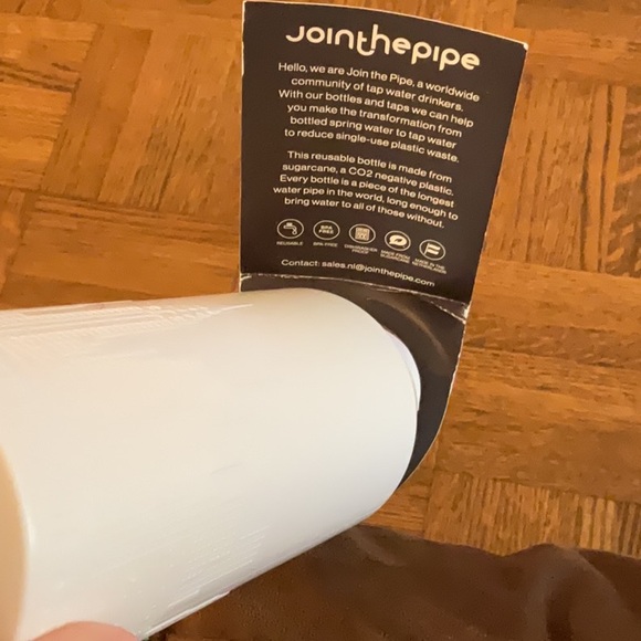 NWT White New York Embossed Water Bottle - Picture 5 of 7